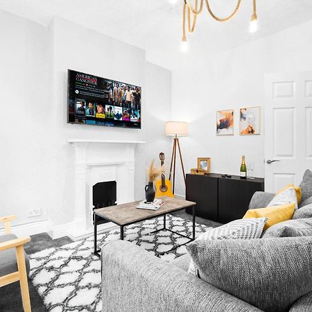 Stylish 3 Bedroom House - 6 Guests - Garden - Parking - Netflix - Wifi - 17M Birmingham Exterior foto